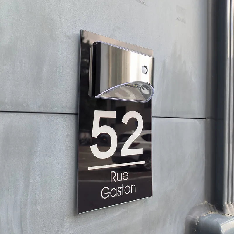 Personalisierte Solar-Türplakette: Eleganz und Sichtbarkeit 